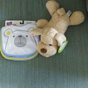 Plush toy and bear bib set